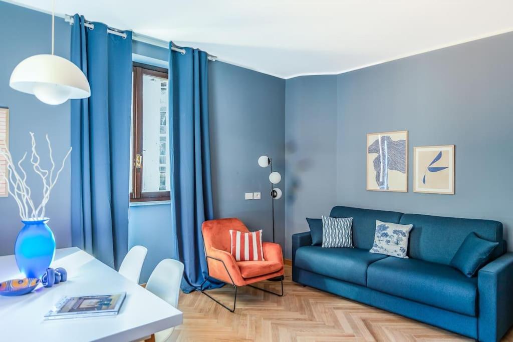 Tres Chic In The Heart Of Milán