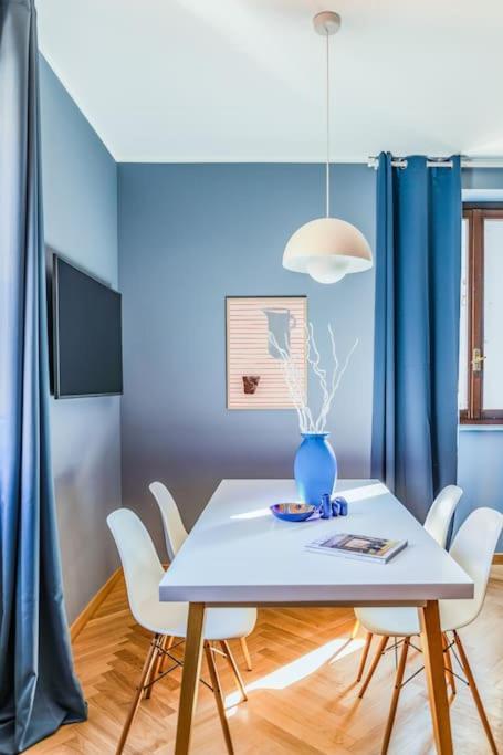 Tres Chic In The Heart Of Apartamento